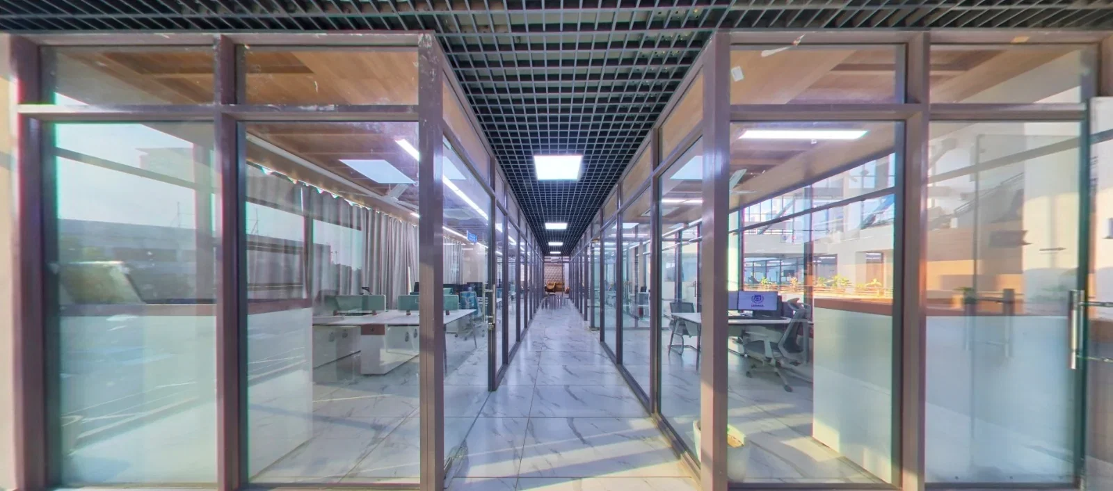 The glazed corridor running between two workstation floors